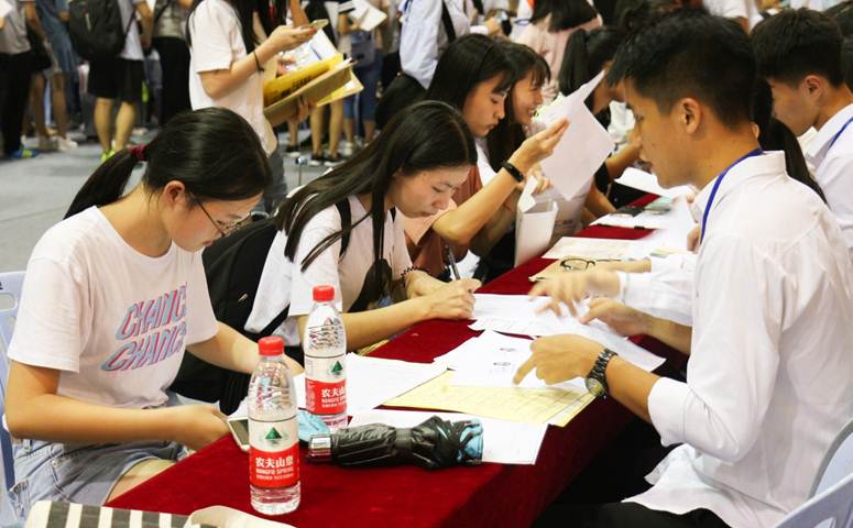 说明: F:\Users\Administrator\Desktop\老师，这是这两天挑选的活动照\IMG_9676-10.JPG