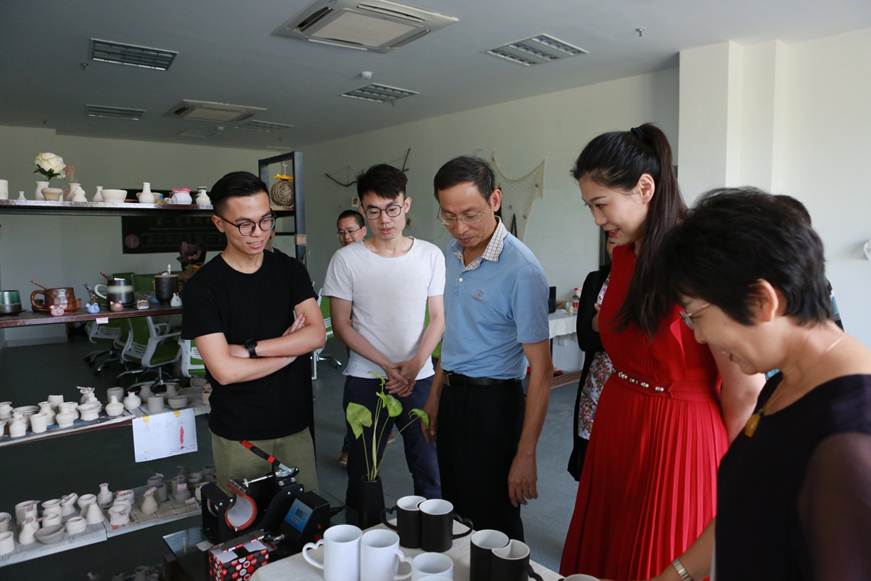 说明: D:\2018年新闻\2018年5月29日广东省教育厅高校毕业生就业创业工作调研组来我校开展工作调研\5月29日 省教育厅专家来我校调研创业就业工作\选\4.JPG