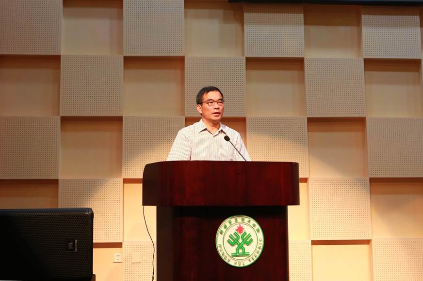 说明: D:\2018年新闻\10月15日中层干部换届动员\选\4.JPG