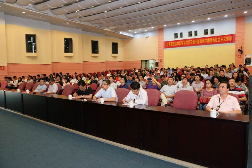 说明: D:\2018年新闻\11月14日 学校党委中心组（扩大）学习贯彻习近平总书记考察广东重要讲话精神\选\4.JPG