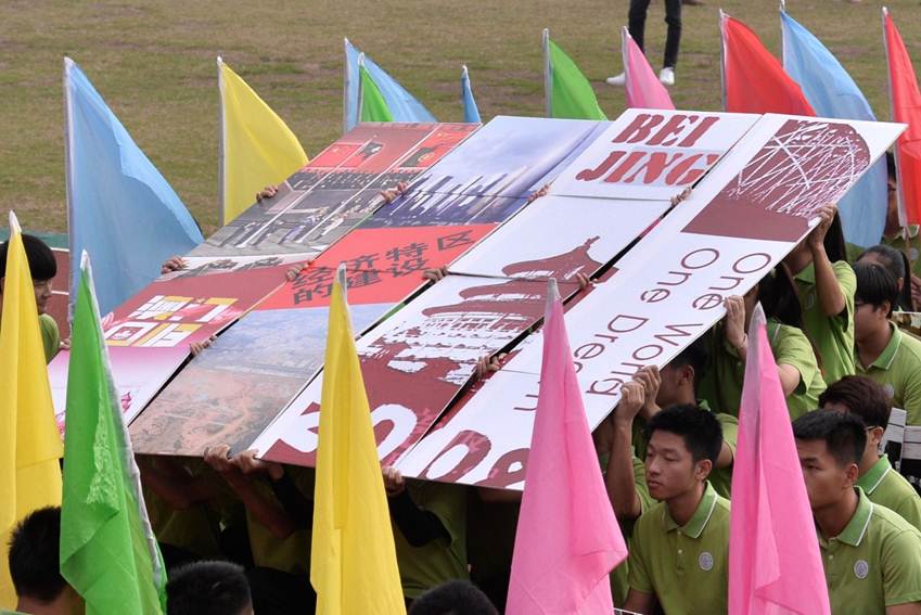 说明: C:\Users\Administrator\Desktop\校运会开幕式\选\DSC_7010.JPG