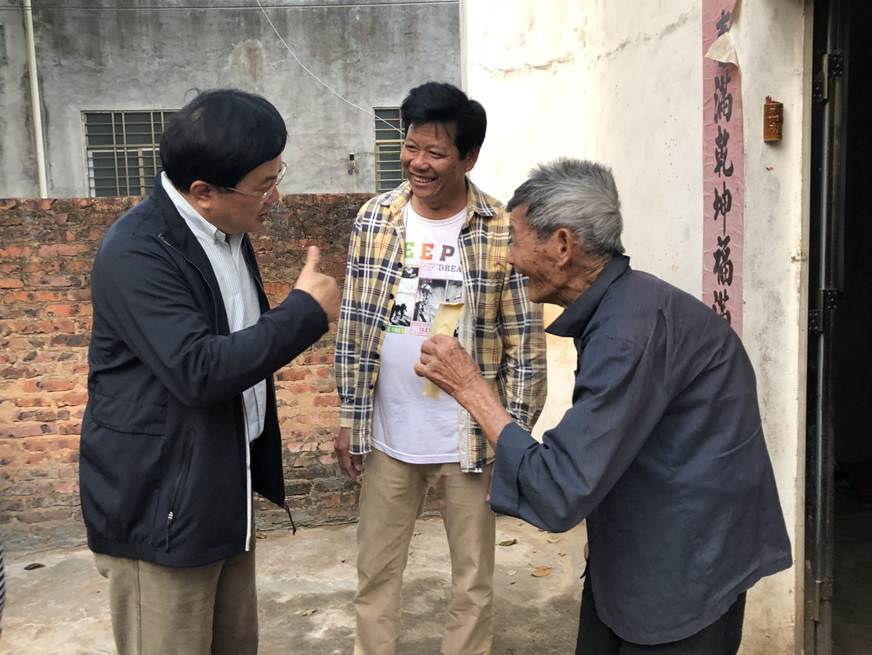 说明: D:\2018年新闻\（新闻稿）落实“粤菜师傅”工程，助力精准扶贫——顺德职业技术学院赴雷州开展精准扶贫活动\658723158773913179.jpg