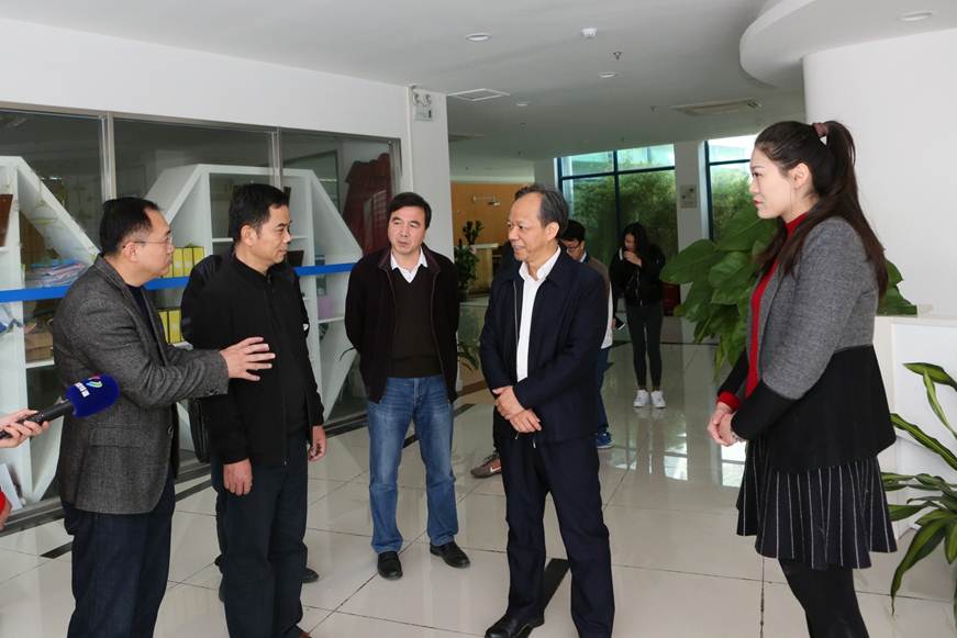 说明: D:\2019年新闻\1月19日 郭文海书记来我校调研\选\3.JPG