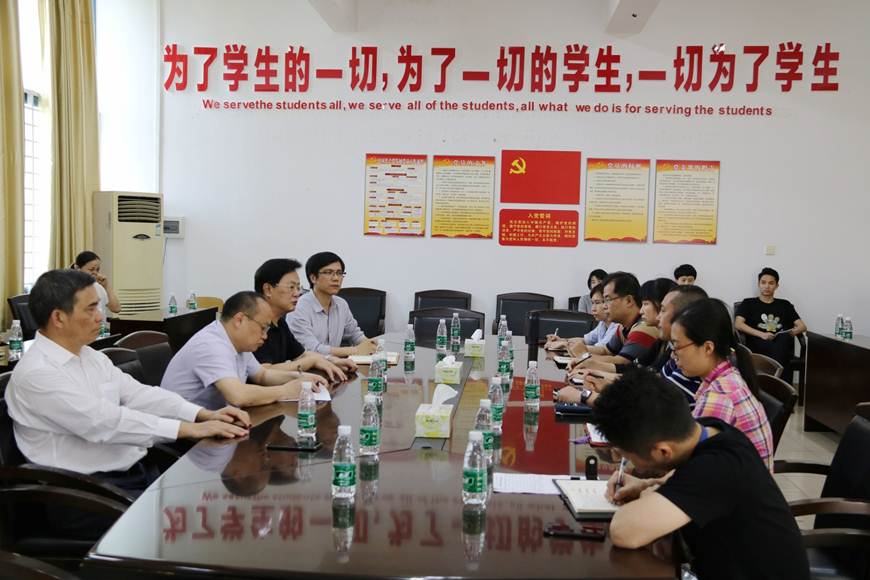 说明: D:\2019年新闻\4.9医药卫生学院召开院长任命工作会议\IMG_7434.JPG