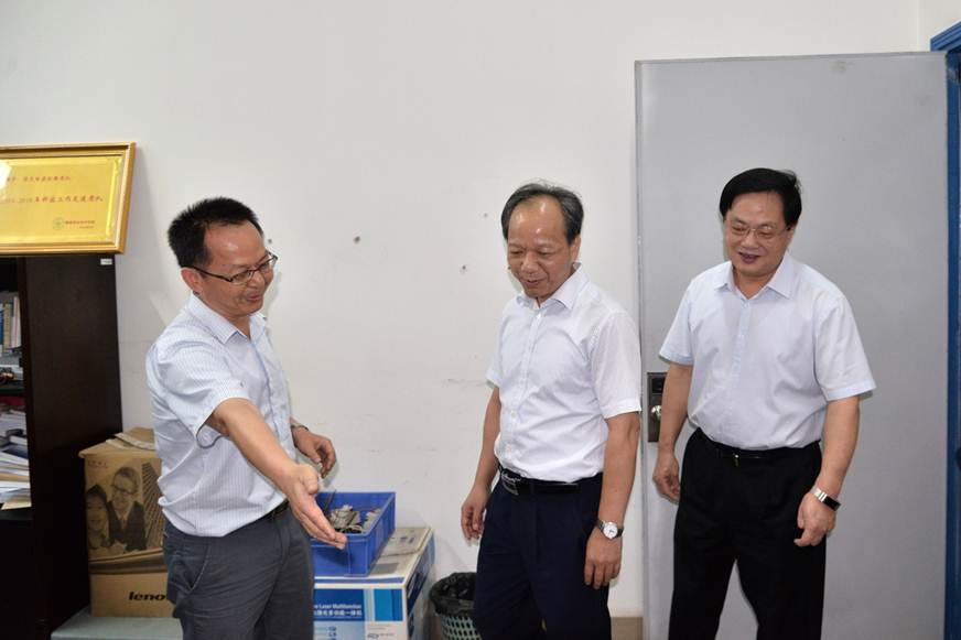 说明: D:\2019年新闻\9月2日 郭文海书记来校慰问师生\选\DSC_9744.JPG