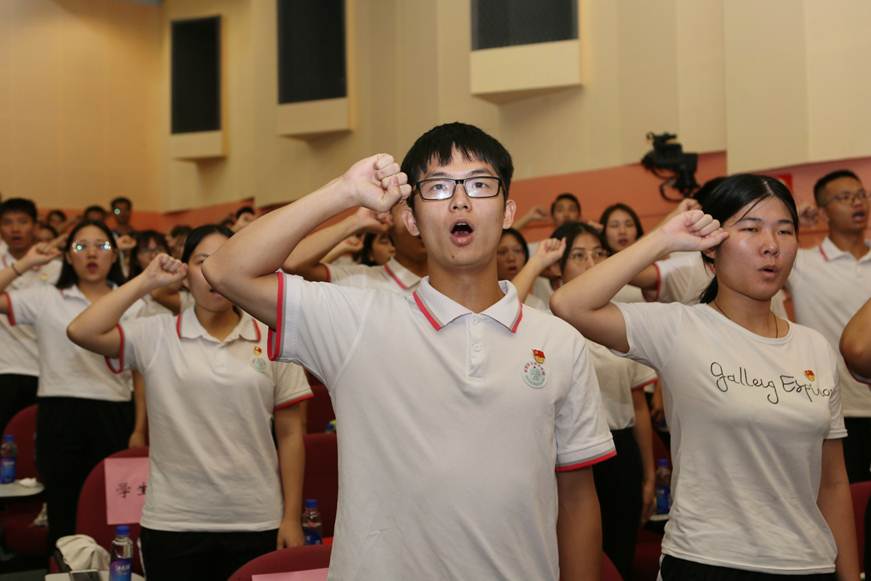 说明: D:\2019年新闻\7月1日 建党98周年大会\选\9R4A9346.JPG