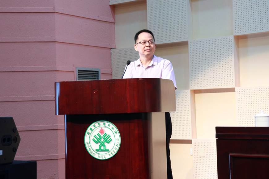 说明: D:\2019年新闻\2019-9-10“教师节表彰大会”\IMG_3052.JPG