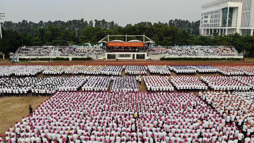 说明: D:\2019年新闻\9月27日 军训总结大会暨新生第一课\选\d2b1a603789aa37824c2f8be2afc858.jpg