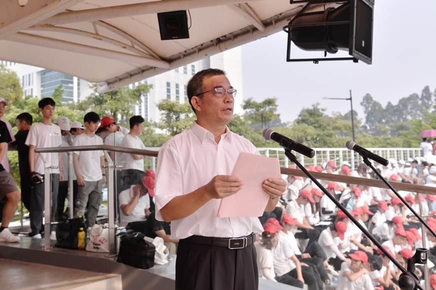 说明: D:\2019年新闻\9月27日 军训总结大会暨新生第一课\选\DSC_0329.JPG