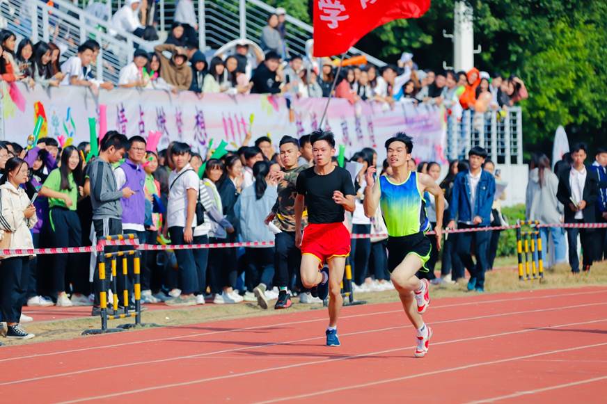 说明: D:\2019年新闻\11月20日 校运会\选\杨掌沛-校运会精彩锦集\杨掌沛-校运会精彩锦集\_MG_0855-3.jpg